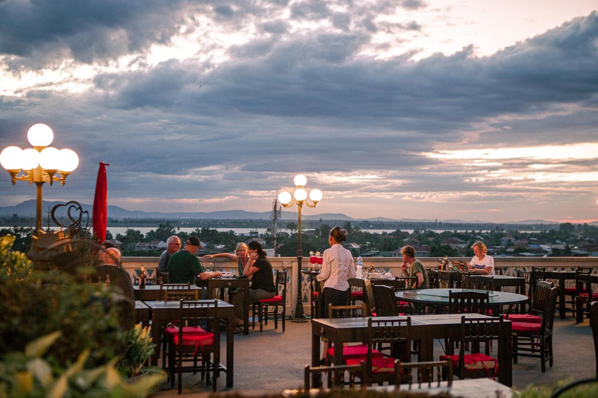 Pakse Hotel & Restaurant Экстерьер фото